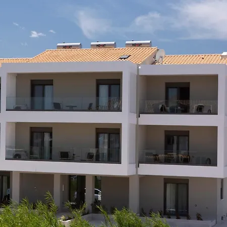 Achillion Ξενοδοχείο με διαμερίσματα 4*