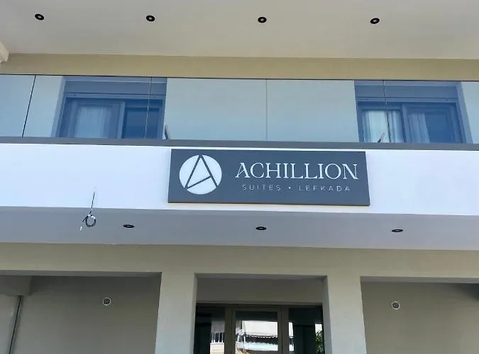 מלון דירות Achillion 4*